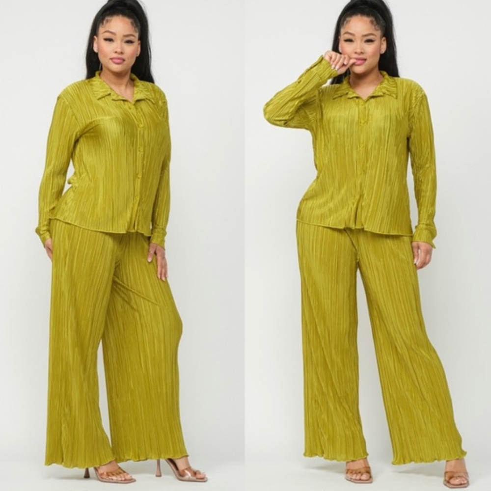 *NWT* green pleated set from Forever 21 size Medium